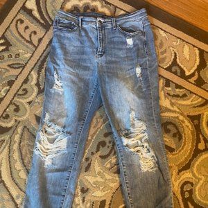 Judy Blue Jeans Distressed Boyfriend  11/30